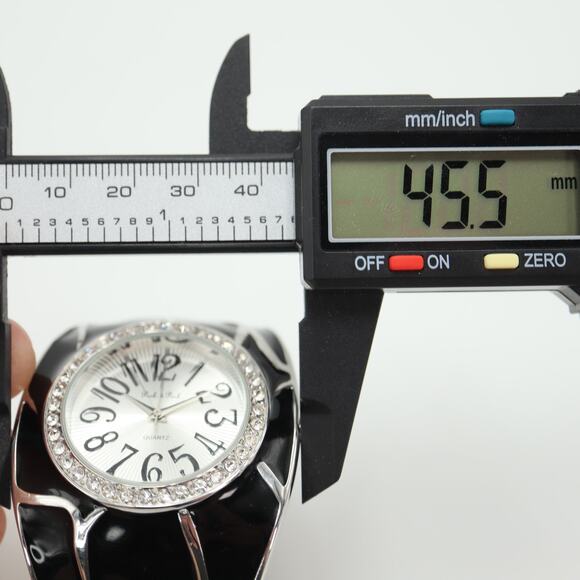 Peck & Peck Womens Cuff Watch 46mm Black Pebble Silver Tone w New Battery - Picture 2 of 12